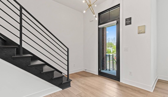 Upscale 4BR Townhome – Walk to Shops & The Monon!