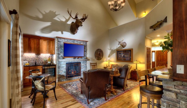 Upscale Adirondack inspired Evan's Lodge - Skaneateles-1.5 mile drive to Village
