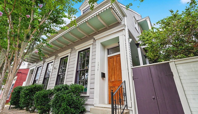 Upscale and Historic, 2 blocks to Streetcar, 4 to French Quarter, 6 to Frenchmen