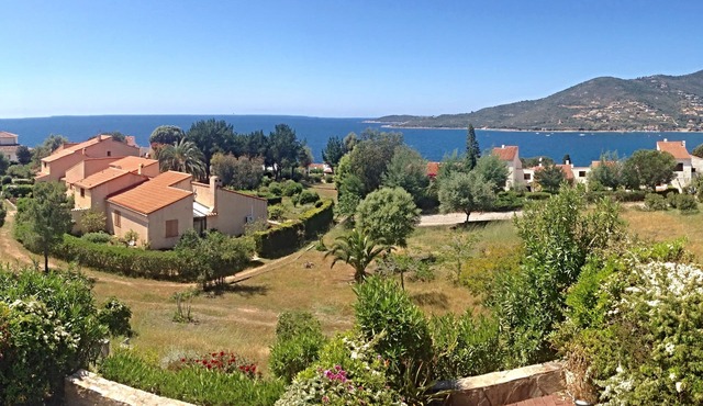 Upscale apartment 55 m2 - 2 bedrooms - panoramic sea view