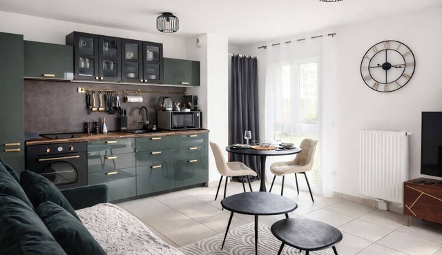 Upscale apartment with parking - Near airport & Bordeaux
