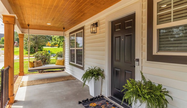 Upscale Artsy Bungalow-Walk away to Unity Park