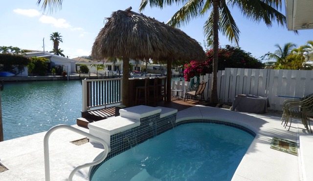Upscale Beautiful Duplex W/Pvt.Pool/Cabana Club & Inch Beach !