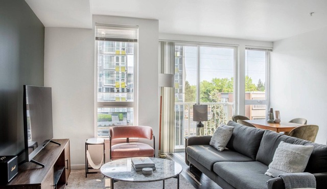 Upscale Bellevue Jr 1BR w/Lounge, Gym & W/D, nr Shops, by Blueground