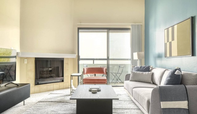 Upscale Burbank 2BR w/BBQ, Gym & Pool, near TJ & WF, by Blueground