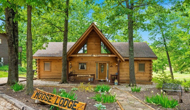 Upscale Cabin Retreat-Hot Tub-Free Tix-Dual Masters-Fireplace & Fire Pit-Near Big Cedar-Car Charger