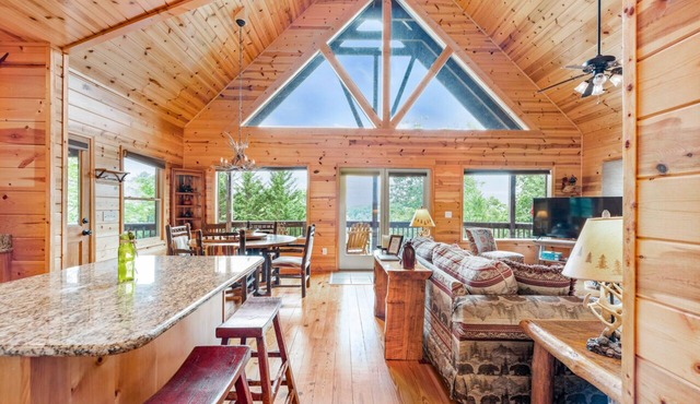 Upscale Cabin with Mountain Views - Pet Friendly!