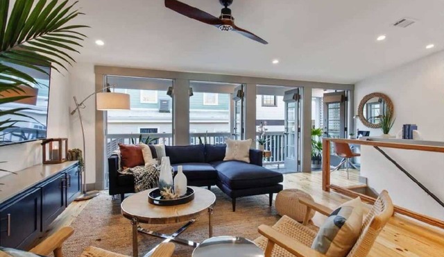 Upscale Carriage House with Pool | Near River St