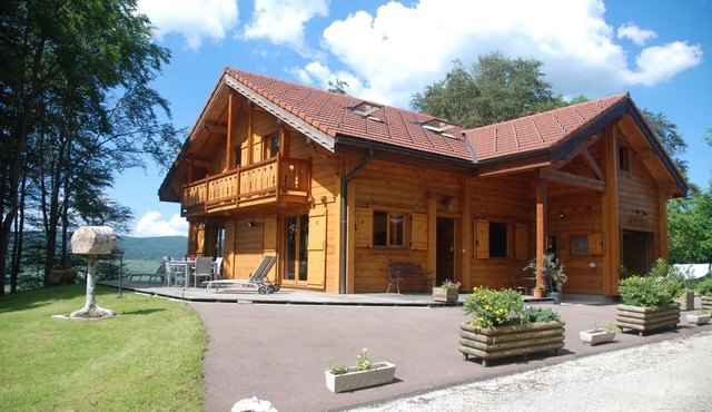 Upscale CHALET in the heart of the Haut Jura Nature Park: relaxation assured