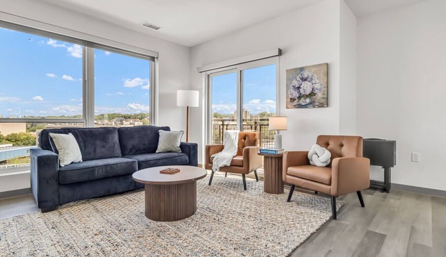 Upscale & Charming ADA 2BR | Cleveland Clinic