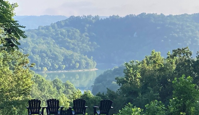 Upscale CHL cabin with incredible year-round lake views - New Owners & Upgrades