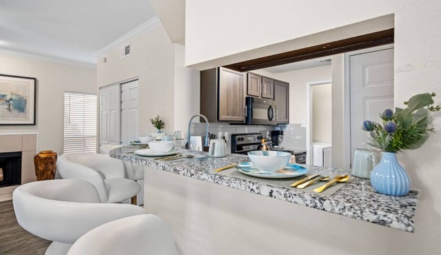 Upscale City Apartment with Pool & Fitness Center