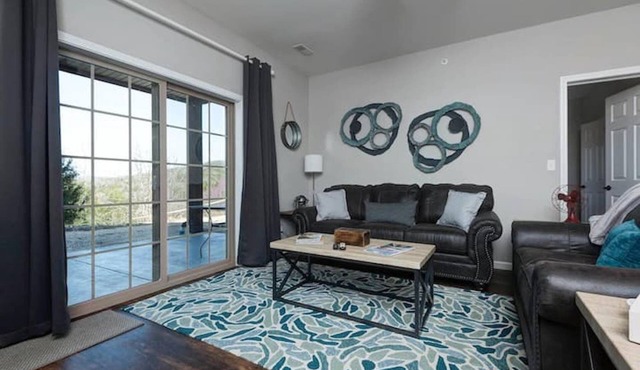 Upscale Condo closest to SILVER DOLLAR CITY, TABLE ROCK LAKE & BRANSON GOLF