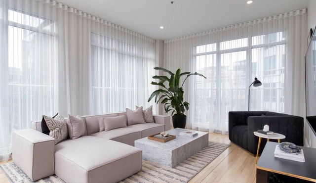 Upscale Condo In the middle of Downtown of Montreal