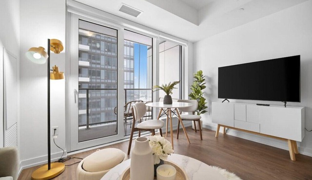 Upscale Condo Steps from DTK