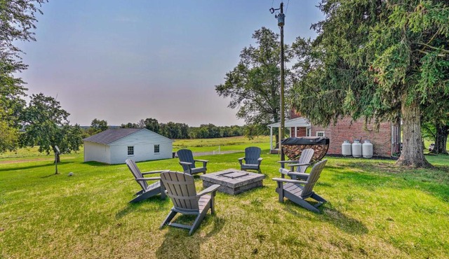 Upscale Country Home with Fire Pit in Taneytown!