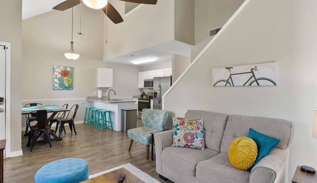 Upscale Cozy Convenient Quality Beds Huge Lake