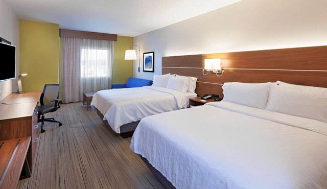 Upscale & Cozy Suite! WiFi & Breakfast Included