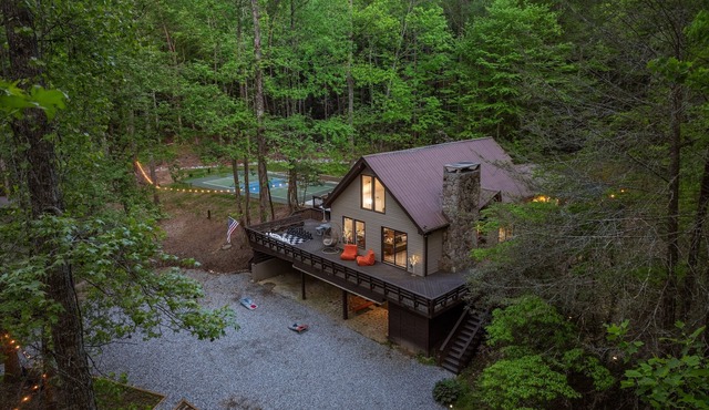 Upscale Creek Retreat:Theater&Pickleball, in Helen
