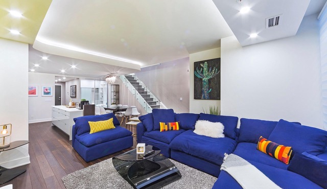 Upscale & Curated | 4BR, 3BATH Townhouse Queen West Financial/Entertainment Dist