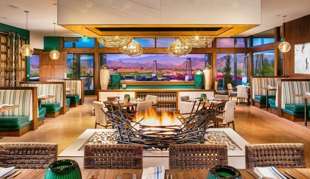 Upscale Desert Home - Golf, Pool, Dining & Hot Tub