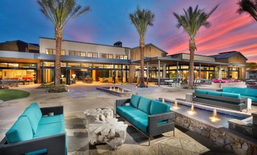 Upscale Desert Home Golf Pool Dining Hot Tub