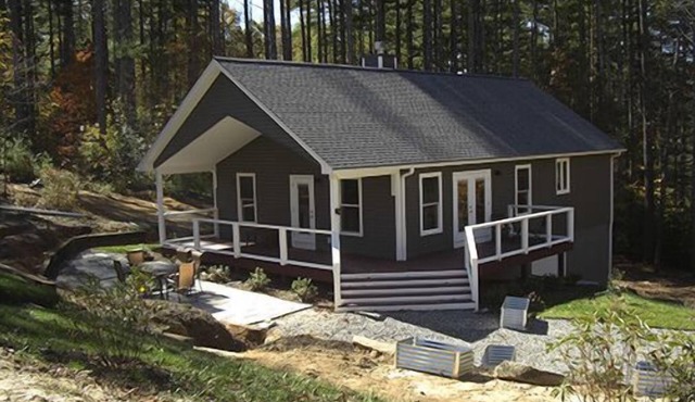 Upscale Dog Friendly Peaceful Cottage Near Town & TV Fun