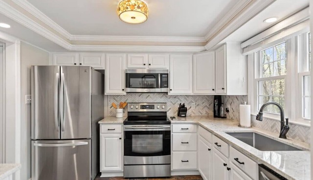 Upscale|Dog Friendly|PNC|NC State|Fenton
