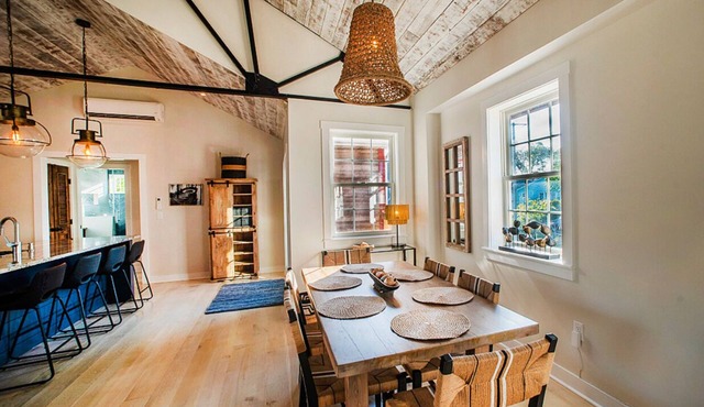 Upscale Downtown Suite in Lewes