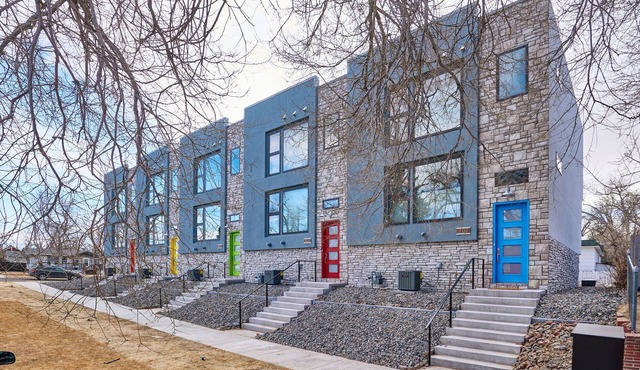 Upscale Downtown Townhome!