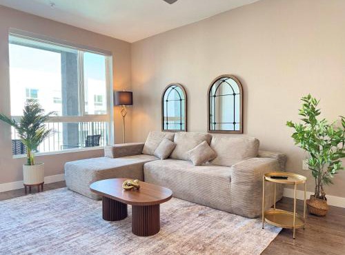 Upscale Escape 10 Min from Disneyland With Pool & Gym