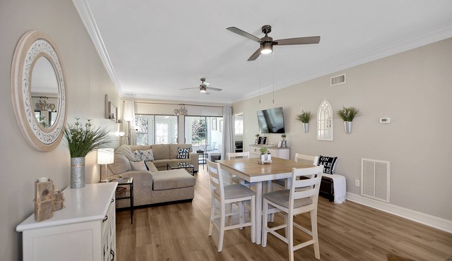 Upscale Escape on Lake Conroe in April Sound! “On Lake Time” 3-2 on First Floor!