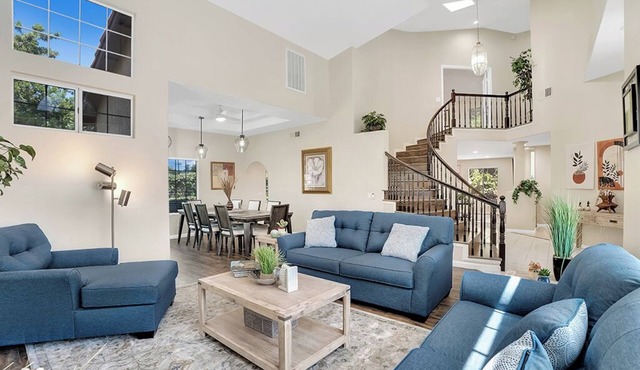 Upscale Family & Group Friendly Spacious Home