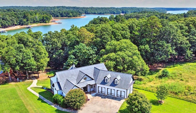 Upscale Family Home w/Dock on Lake Hartwell!