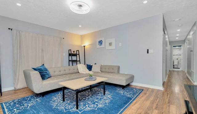 Upscale Family Oasis: Serene Location ~ Pool ~ Parking n