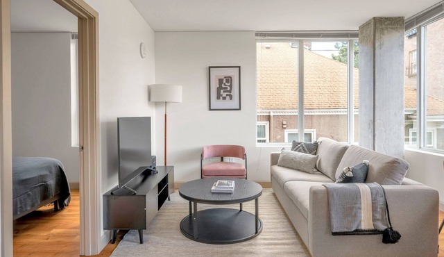 Upscale First Hill 2BR w/ Gym, W/D & BBQ, near Seattle U, by Blueground