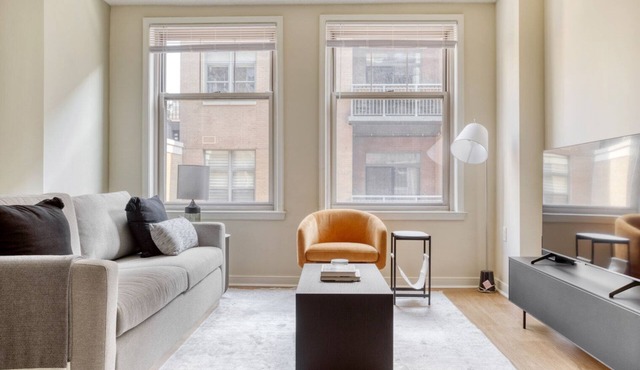 Upscale Foggy Bottom 1BR w/Den, Pool & Gym, near GWU, by Blueground