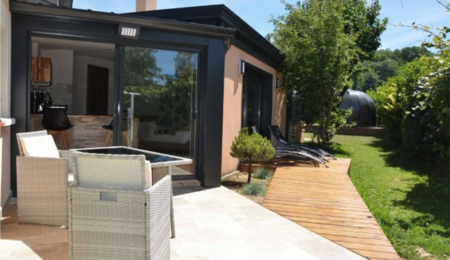 Upscale furnished apartment for 2 persons 40 m2 : SPA/Sauna/sports room/bikes