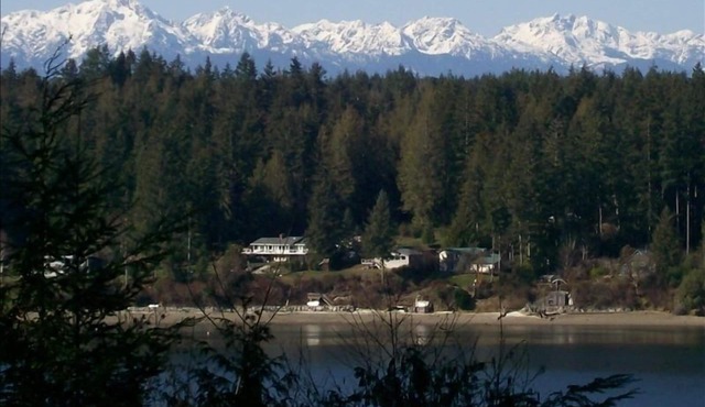 Upscale Hartstene Pointe near Beach & Pool - Unique Pacific NW Destination