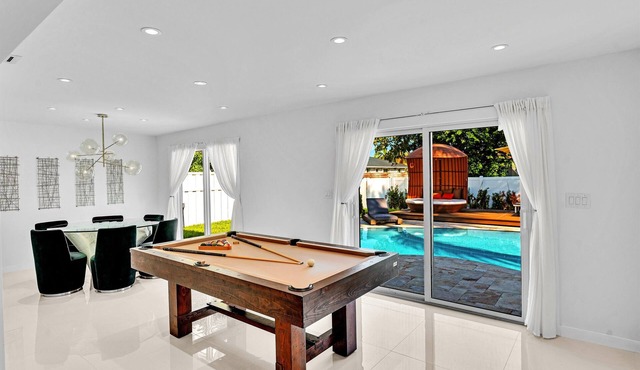 Upscale Hollywood Oasis | Heated Pool & Fire Pit