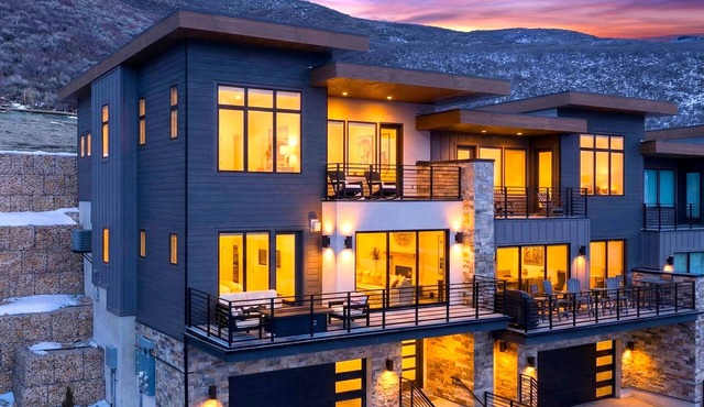 Upscale Home + Hot Tub + Firepit + Mountain Views + Near Deer Valley East