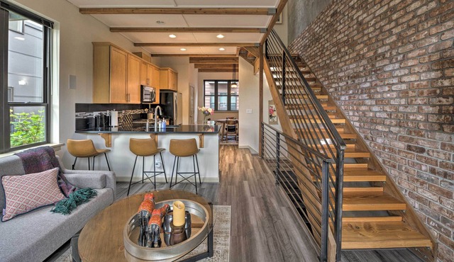 Upscale Home w/Patio: Walk to Green Lake Park