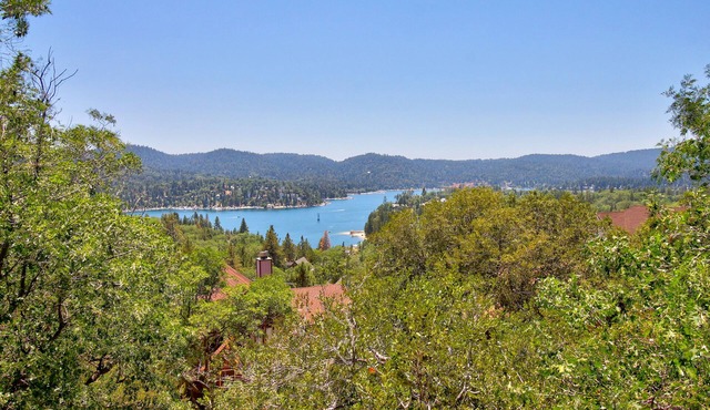 Upscale home with lake views, gas grill, washer/dryer, fireplace, patio, deck