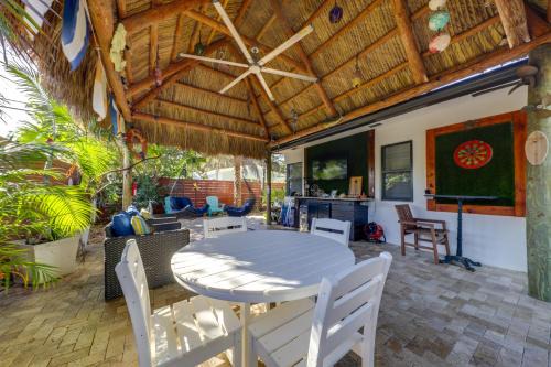 Upscale Home with Hot Tub Walk to Pompano Beach!