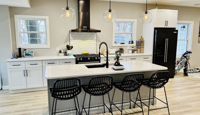 Upscale House on Battle Lake! Walking distance to Downtown Shops and Restaurants