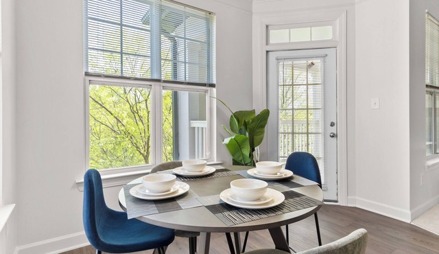 Upscale King 2BR Suite Downtown Raleigh