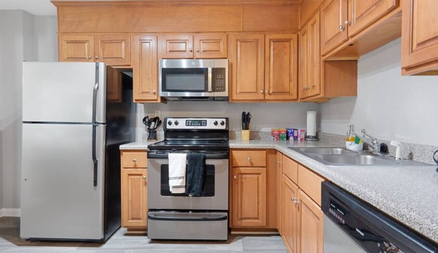 Upscale King 3 Bed Suite—Mins to Downtown Raleigh!