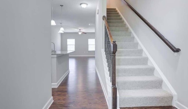 Upscale King 3BR Townhouse in Pineville!