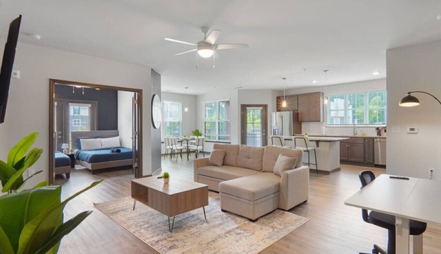 Upscale King 5 Bed Suite—in North Raleigh!