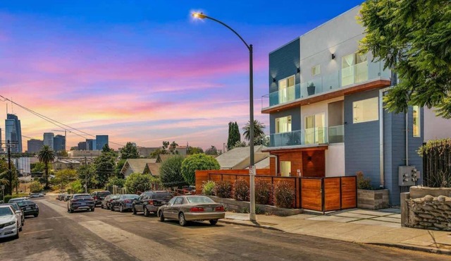 Upscale LA Getaway Sleeps 8 with Free Parking